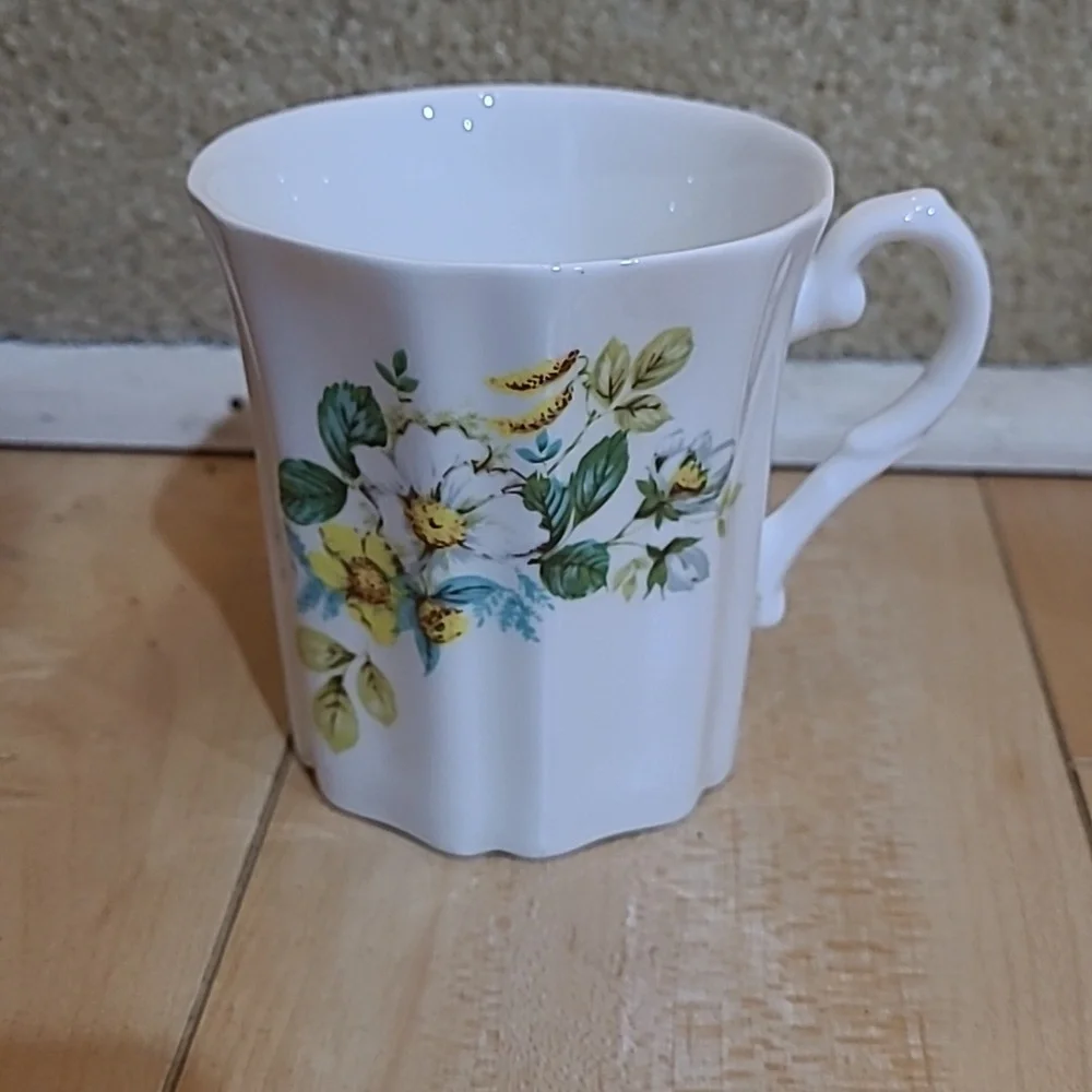 4 Royal Grafton cup, no damage - Picture 2 of 8